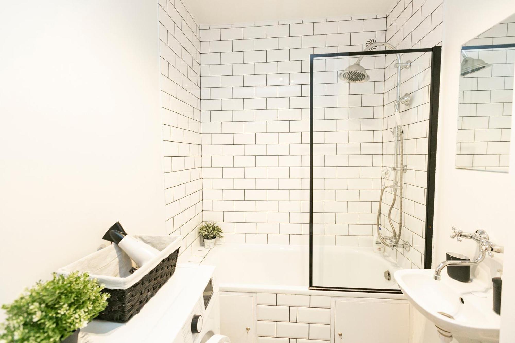 Nowogrodzka 78 - Apartament Dla 4 Osob - 200M Od Szpitala Klinicznego Na Lindleya - 1Km Do Dworca Centralnego - Wifi - Smart Tv 45 Cali Warsaw Ngoại thất bức ảnh