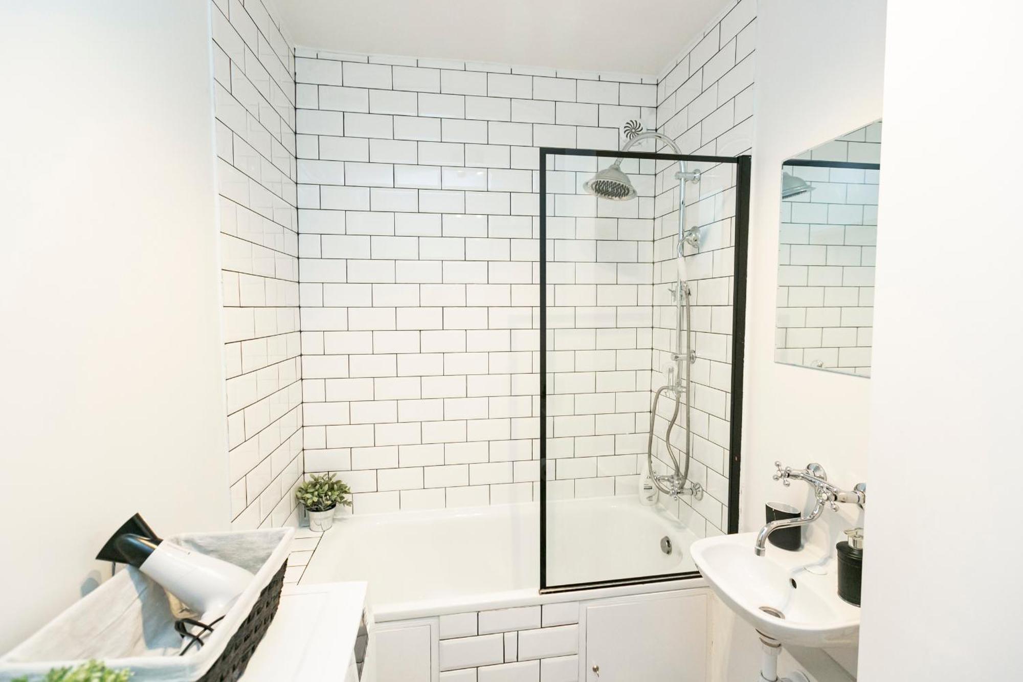 Nowogrodzka 78 - Apartament Dla 4 Osob - 200M Od Szpitala Klinicznego Na Lindleya - 1Km Do Dworca Centralnego - Wifi - Smart Tv 45 Cali Warsaw Ngoại thất bức ảnh